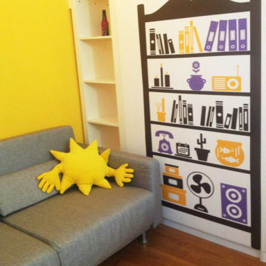 moode-bnb-casa-vacanza-roma-decorazione-ristrtutturazione-wallstickers-logo_allestimento_libreria